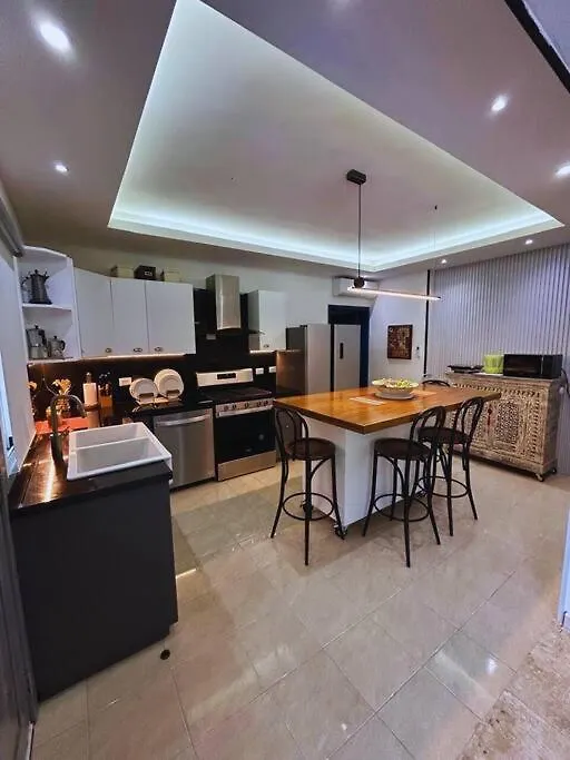 Villa Elisa 4Br With Pool Jacuzzi & Bbq 푼타 카나 0*,  도미니카 공화국